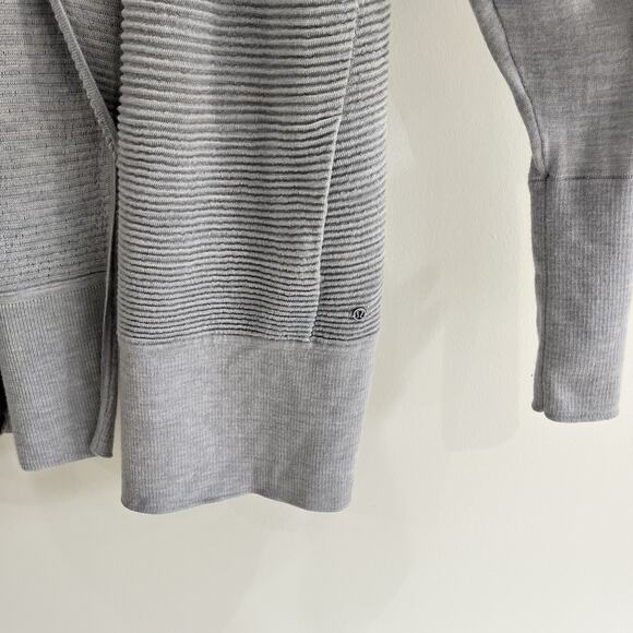 Lululemon Merino Wool Blend Gray Sweater Womens L141 - Picture 3 of 3